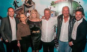 He started his professional career in the united states with the agencies hal greenfader, publicis. Carlos Alazraki Celebra 40 Anos De Trabajo Con Amigos