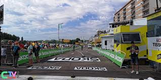 Dans l'hexagone, 9 régions et 31 départements seront visités. Tour De France Maillot Orange Chalontv