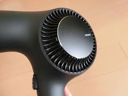 パワフルなモーターとファンを採用 プロダクトデザイン デザイン家電 ドライヤー