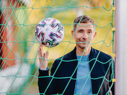 Ein schwieriges terrain, weiß auch esther sedlaczek bei ihrem debüt. Interview Mit Sportjournalistin Esther Sedlaczek Wir Frauen Konnen Es