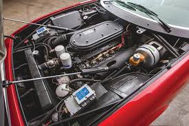 Wyobraź sobie znalezioną po wielu latach w starym, włoskim garażu daytonę, na której osiadł brud, kurz i rdza. Ferrari 365 Gtb 4 Daytona Heads To Auction Hypebeast