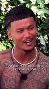 Iris and Zac Kiss Challenge