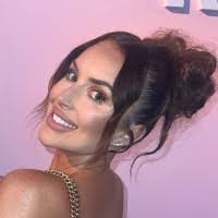 Juliana Hughes's Instagram, Twitter & Facebook