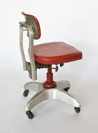 1940 S Industrial Age Secretarial Desk Chair By Emeco Co 1stdibs Com Traditional Office Chairs Chair Spool Chair