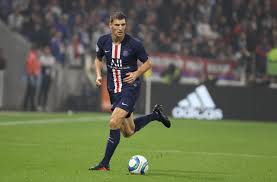 Parle souvent d'elle, souvent en termes élogieux, se moque de vous, veut prendre le dessus, semble. Mercato Meunier Pleases The Greats Of Europe Archyde