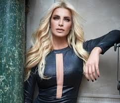 Κάγκελο ο νίκος μουτσινάς με αυτό που του είπε. H Katerina Kainoyrgioy Moirazetai Mazi Mas Ta Mystika Omorfias Ths Patrisnews Efhmerida Patris Hleias