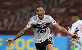Enjoy all football live stream for free here. Com Um Jogador A Mais No Segundo Tempo Sao Paulo Fica No Empate Com O Internacional Arquibancada Tricolor