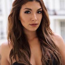 Monique Simon's Instagram, Twitter & Facebook