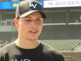 Outfielder, third baseman and second baseman bats: Riiyumvl4cmxnm
