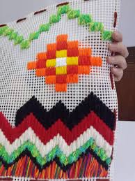 Dicto Talleres De Arte Textil Con Diferentes Tecnicas De Bordado Sobre Canamazo Www Marianamai Com Tecnicas De Bordado Bordado Arpillera Alfombra De Ganchillo Bastidor para bordar en madera de haya de excelente calidad. bordado arpillera alfombra de ganchillo