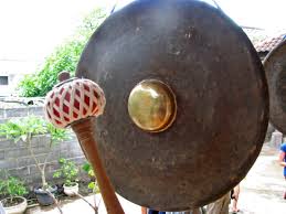 Ragam tangga nada pentatonis dibedakan oleh jarak berdasarkan nadanya, ada tangga nada yang menggunakan pelog dan slendro. Traditional Music Instrument From Indonesia Jellypianist