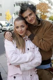 Zur navigation springen zur suche springen. 15 Jahre Gzsz Das Passierte In Der Ersten Folge Von Emily Und Philip