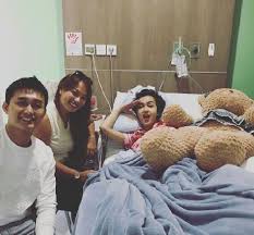 Untuk menyingkirkan kanker tersebut, pedangdut itu sempat menjalani perawatan julia perez adalah selebritas indonesia kedua yang meninggal dunia akibat kanker selama sebulan terakhir. Julia Perez Meninggal Dunia
