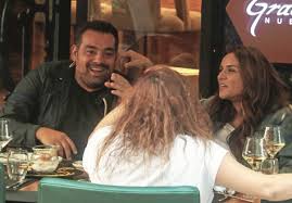 Τους τελευταίους τρεις µήνες η ελένη τσολάκη, που απολαµβάνουµε καθηµερινά στην τηλεοπτική παρέα του «happy day», έχει βρει τον µεγάλο έρωτα στο πρόσωπο ενός πο Apokleistiko Elenh Tsolakh Paylos Petroylakhs