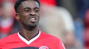 Dean Whitehead: Huddersfield Town midfielder opts to stay after Rotherham  offer