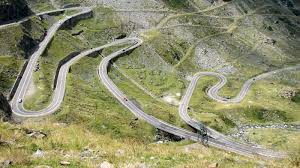 ^ pe transfăgărășan se circulă în condiții de iarnă, 10 octombrie 2010, evenimentul zilei, accesat la 30 iunie 2012. Video Spectaculosul Dn7c TransfÄƒgÄƒrÄƒsan Se Redeschide Incepand De Miercuri AtenÈ›ie Este SemnalatÄƒ PrezenÈ›a UrÈ™ilor In Apropierea PÄƒrÈ›ii Carosabile Ziarul Unirea