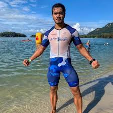 Actor, singer and tv host alif satar appears to have become malaysiaâ€™s favourite celebrity. Tahniah Ironman Alif Satar Puas Buat Kerja Gila