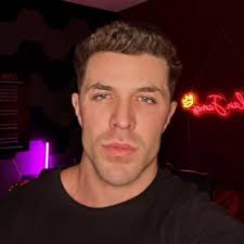 Maria Vas (@IamMariaVas)