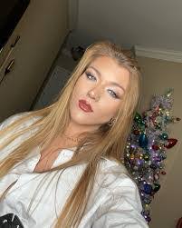 Alexandra Camille's Instagram, Twitter & Facebook