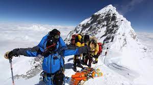We have run expeditions to both the north and south sides of the mountain, and we have a solid. Mount Everest Endliches Eis Gibt Leichen Frei Panorama Sz De