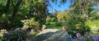 Originally established in 1676 on the orders of john george iii, elector of saxony, it has been a public garden since 1814. Der Garten Der Emtingshof