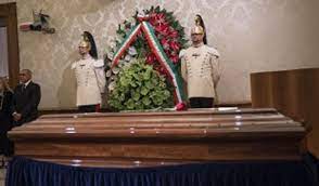 Il mondo politico e istituzionale italiano in lutto per la morte, ieri mattina a roma, dell'ex presidente della repubblica carlo azeglio ciampi. L Ultimo Saluto A Carlo Azeglio Ciampi Lutto Nazionale Nel Giorno Dei Funerali A Roma Liritv It