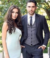 2010 yılında küçük sırlar dizisi ile ilk oyunculuk deneyimini yaşamıştır. 160 Kadir Dogulu Ideas Turkish Actors Actors Actresses