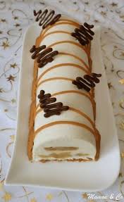 Buche A La Poire Coeur Caramel Et Croustillant Speculoos Desserts Christmas Desserts Christmas Cooking