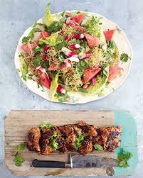 Chili con carne is het ultieme comfortfood voor doordeweeks. Sticky Kicking Chicken Watermelon Radish Salad Crunchy Noodles Rezepte Jamie Oliver Kuche Kulinarisch