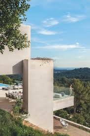 3 fachadas de casas modernas geométricas. Una Casa Moderna En Mallorca Con Terrazas Infinitas Y Vistas A La Playa