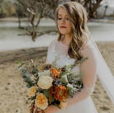 There are some many wonderful country and rustic wedding decorations that we put together for what we think are some of the best in the breed for when planning your wedding! Rustic Wedding Flower Styles
