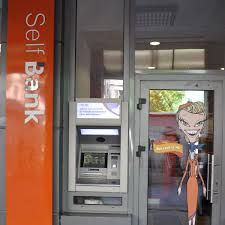 În cazul în care se dorește retragerea bcr are o limită de retragere de la unităţile atm de 3.000 lei şi de 10 tranzacţii pe zilnice pentru cardurile de debit maestro şi visa classic. Mesajul Unui Bancomat Ing Bank DupÄƒ Ce Clientul A Introdus Banii Pentru Alimentarea Contului Banii Au Fost ReÅ£inuÅ£i Contul DumneavoastrÄƒ Nu Va Fi Alimentat Cu Suma DepusÄƒ 18 01 2018 Bursa Ro