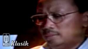 Perjalanan ini trasa sangat menyedihkan sayang engkau tak duduk disampingku kawan banyak cerita yang mestinya kau saksikan di tanah kering bebatuan ooo ooo ooo oooo. Ebiet G Ade Berita Kepada Kawan Official Karaoke Video Youtube