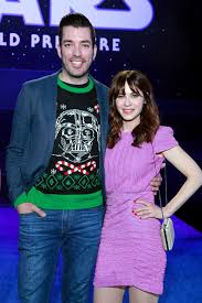 See zooey deschanel on her 'property brothers' boyfriend's new hgtv show. Zooey Deschanel Instyle