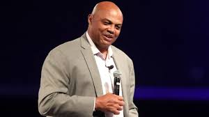 Charles wade barkley is an american retired professional basketball player who is currently an analyst on inside the nba. Charles Barkley Guaranteed A Bucks Win Tonight Hawks Mascot Came Out To Celebrate With Inside The Nba Crew After Chuck Picked Giannis Over Kevin Durant Tonight The Sportsrush