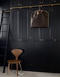 Hemma Hos Inredaren Claes Dalen Och Tv Producenten Johan Pramell Enkel Heminredning Hyllor Inredning Design Ideer