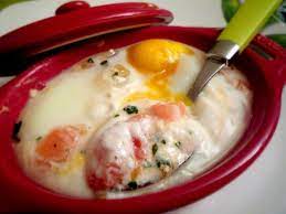 delicieusement fondants manque d inspiration pour le diner de ce soir envie d une petite recette facile rapide et pou oeufs cocotte tomate basilic cocotte