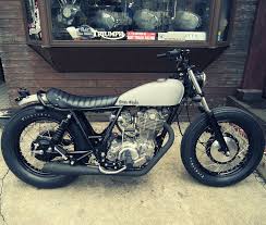 A café racer is a genre of sport motorcycles that originated among british motorcycle enthusiasts of the early 1960s in london. Cafe Racer Popculturecrack