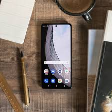 the Motorola Edge 30 Pro arrives at 800 ...