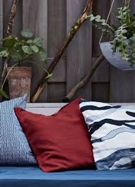 Take Colourful Textiles Outdoors To Give Your Outside Space A Quick And Easy Update Find Outdoor Living Ideas At Hangepflanzen Hangepflanzen Zimmer Ikea Ideen