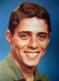 Sextamos com chico buarque e ney matogrosso cantando las muchachas de copacabana, no programa chico chico buarque é um dos responsáveis pela formação musical de muitos de nós. Chico Buarque E O Esteta Que O Engajado Escondeu Mas Nao Matou Jornal Opcao