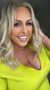 Crystal Mackin's Instagram, Twitter & Facebook