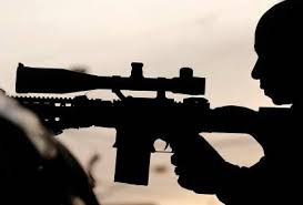 PMs são presos por esquema de abastecia milicianos e traficantes do Rio com fuzis