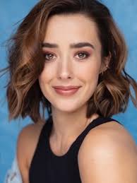 Ella Schreiber's Instagram, Twitter & Facebook