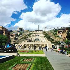 Une inscription cunéiforme gravée 14 dans la pierre sur ordre du roi argishti i er en 782 av. Cascade Dreambig Liveyourlife Russiangirl Trip Travel Armenia Hayastan Cascade Yerevan Erevan Moments Yerevan Armenia Cascade Journey Ours