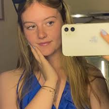 Hiya, was just wondering if any knows any local people that paints/draws  real life portraits of pets. As you know Christmas is looming and me and my  family would love have one