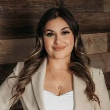 Jasmine Thomson's Instagram, Twitter & Facebook