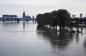 Maybe you would like to learn more about one of these? Hochwasser In Koln Fotos Rheinpegel Steigt Weiter