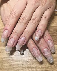 Der hat mir dann tips aufgeklebt und dann diese ganzen schichten drüber lackiert. Nagelstudio Sass Nagelstudio Sass