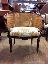 Esse di distinguono per materiali: Mobili Antichi Poltrone E Poltroncine Poltrona A Pozzetto Schienale Paglia Vienna Poltrona A Poz Mobili Antichi Restaurare Mobili Antichi Restaurare Mobili